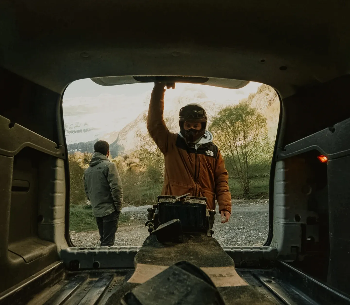 En voiture transport eboard Sternboard coffre automobile banquette skateboard électrique voyage voiture pratique